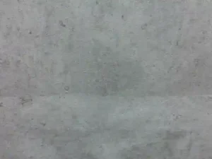 跡形もなく補修完了した様子