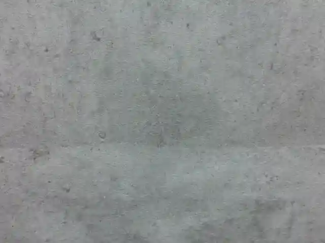 跡形もなく補修完了した様子