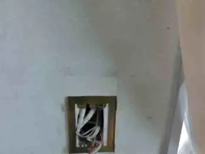 インターホンの裏側の状態