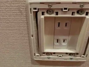 コンセントの裏