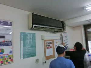 エアコン取り外し前の状態