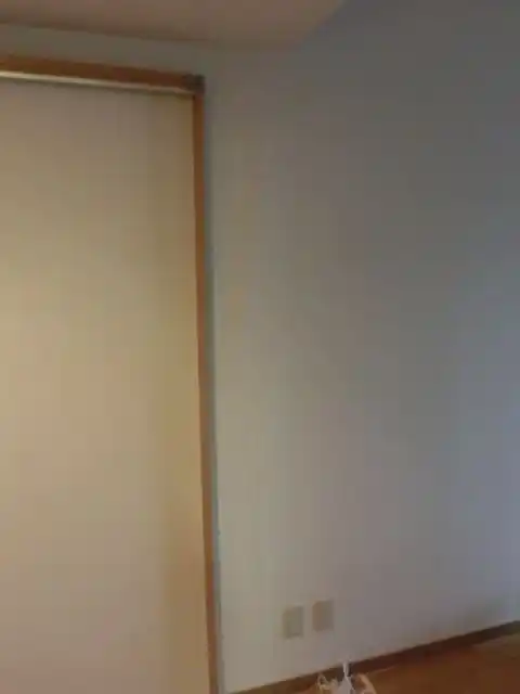 袋貼りの上に壁紙を施工してきれいに仕上がった様子