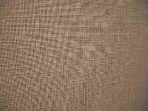 壁紙を戻して補修が完成した様子