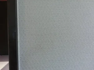 変色したクロスを部分補修できれいに直した状態