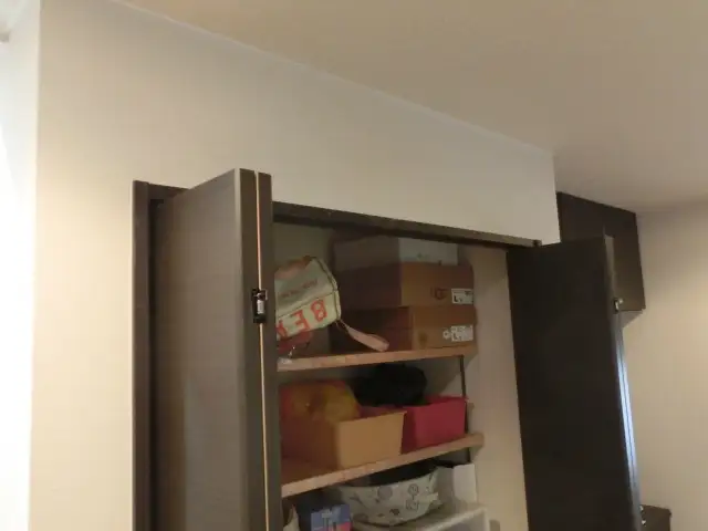 収納内側部分の壁紙
