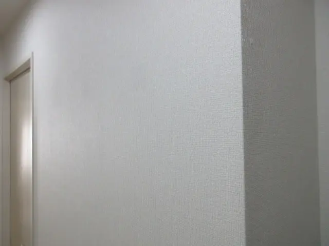 両面テープで破れた跡を部分補修できれいになった様子
