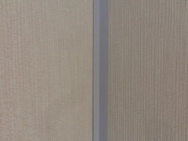入り隅に取付けたアングルのアップで見た様子