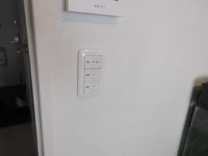 壁穴は部分補修できれいに補修できた様子