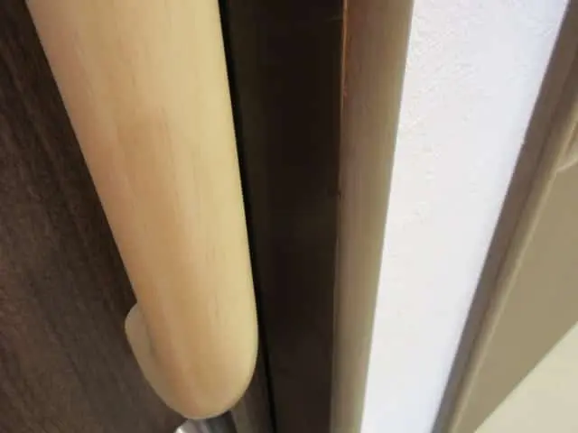 専用ペンを使いタッチアップで補修して枠のキズが分らなくなった状態