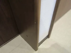 木枠に傷が付いた状態