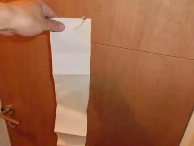 剥がした壁紙