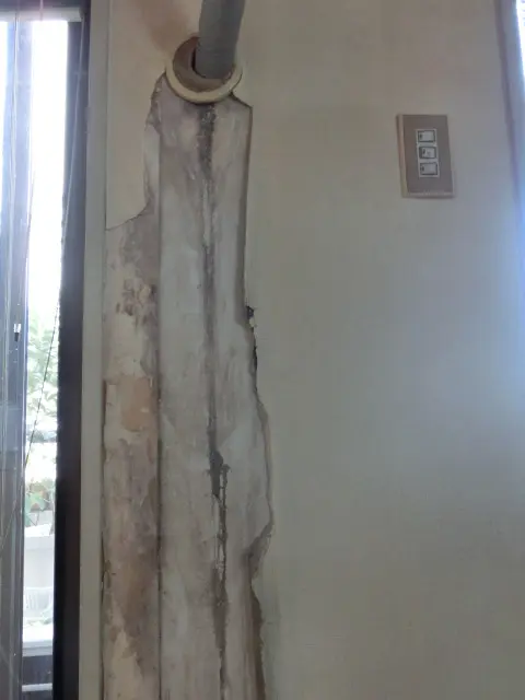エアコンの水漏れ跡の現状